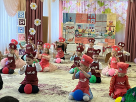 В старших группах прошел праздничный утренник В старших группах прошел праздничный утренник.